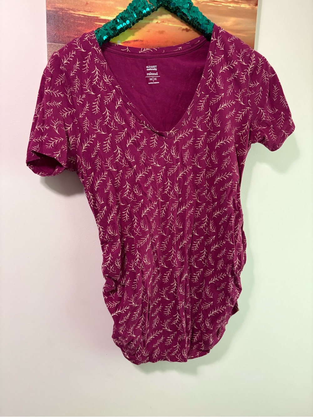Old navy maternity Vneck short sleeve tee M